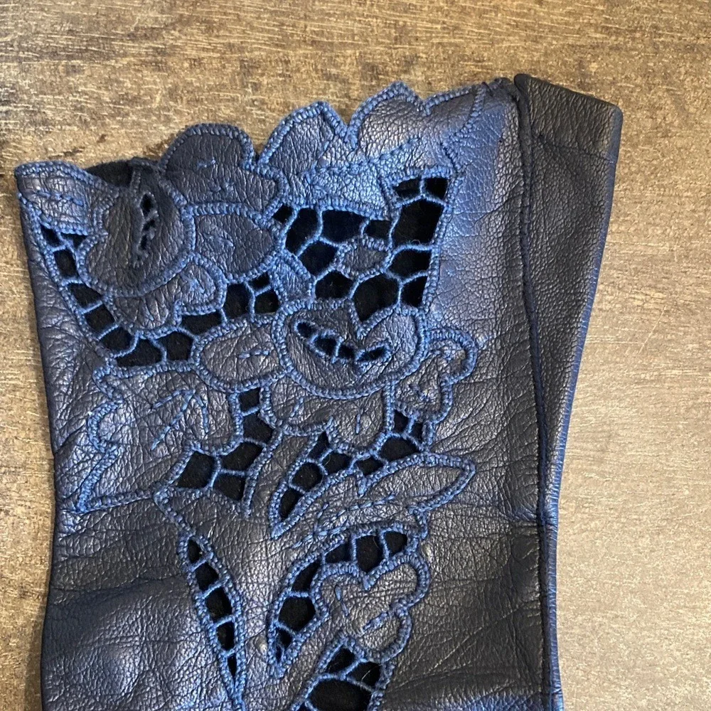 Black Leather Lace Appliqué Gloves Size Large Vintage Look Dark Romantic Classic
